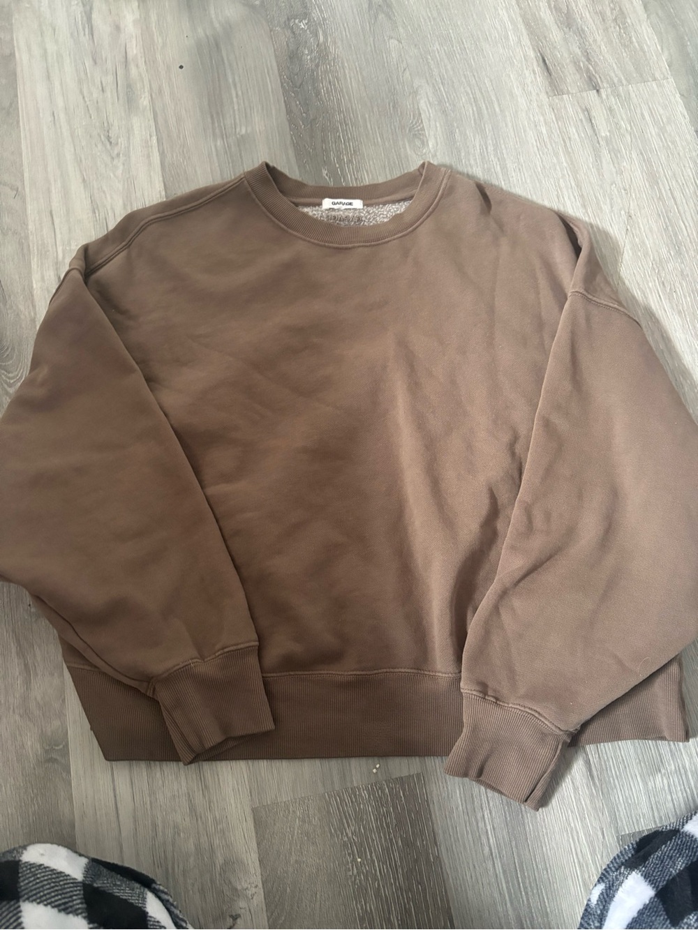 Garage Women's Crewneck Sweatshirt - Brown